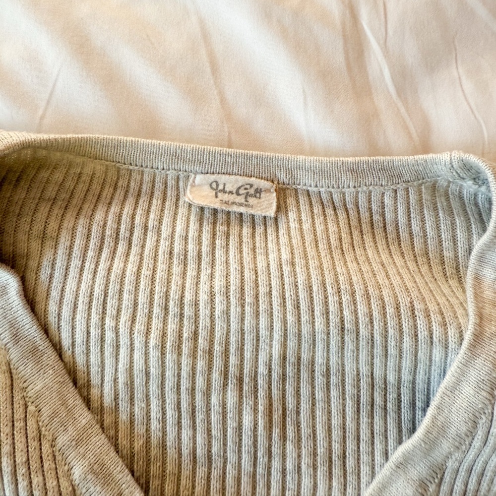 Brandy Melville John Galt Light Grey Ribbed Cardigan - Picture 4 of 4